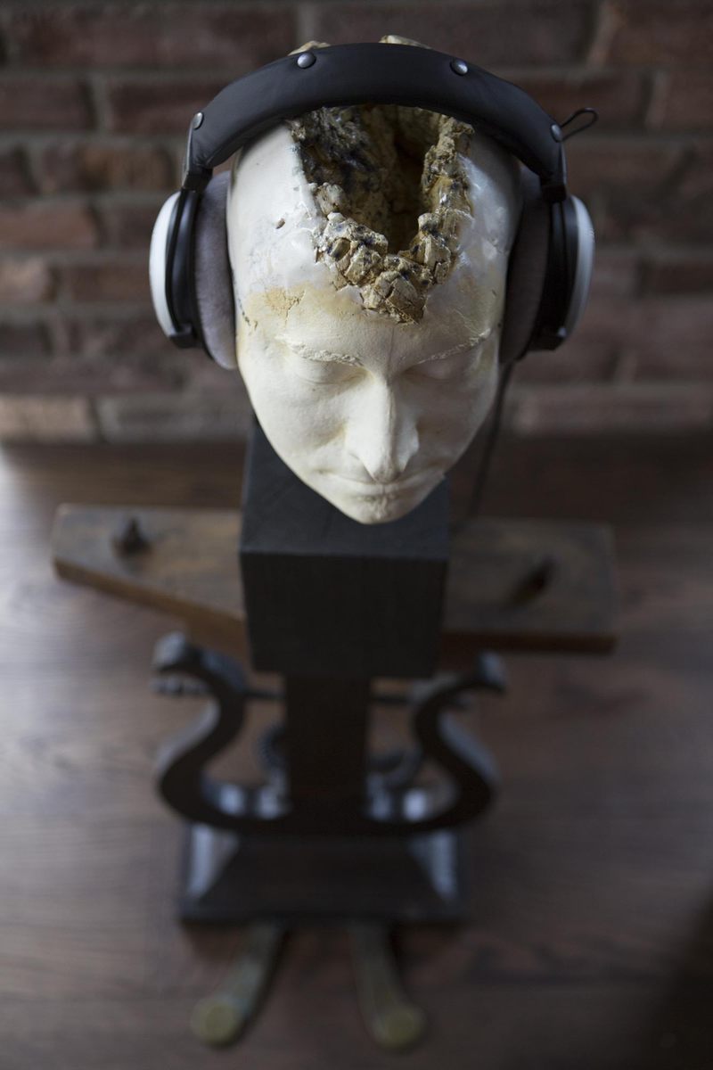 ceramic sculpture headphones stand